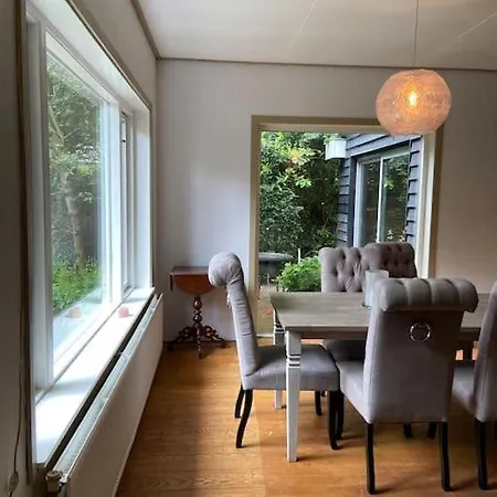 别墅 Bij Bos En Centrum