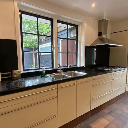 别墅 Bij Bos En Centrum